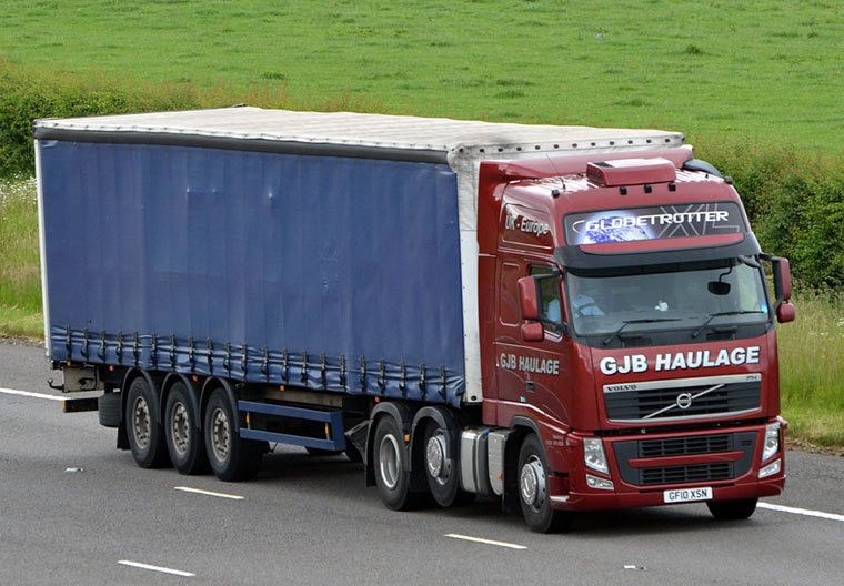 44t articulated lorry towing a euroliner trailer with sliding roof ideal for loading though the roof
